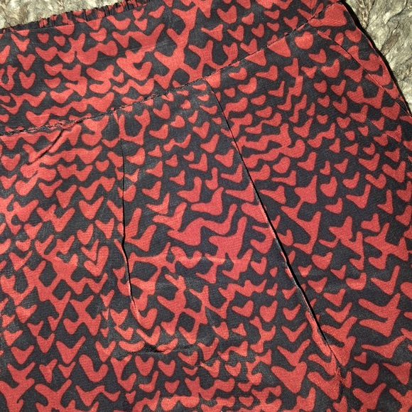 red and black pattern shorts - Picture 3 of 3